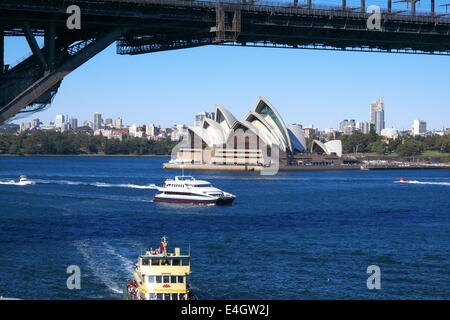 Sydney Hafenbrücke, Fähre und Oper von milsons Point, Sydney, australien Stockfoto