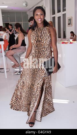 Berlin, Deutschland. 11. Juli 2014. Tänzerin Motsi Mabuse nimmt an der Gala Fashion Brunch in der Linie der Berlin Fashion Week in Berlin, Deutschland, 11. Juli 2014. Sie laufen vom 08. bis 11. Juli 2014. Foto: Daniel Naupold/Dpa/Alamy Live News Stockfoto
