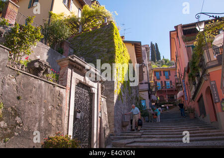 Bellagio einer gepflasterten Straße in der Stadt am Comer See Italien Stockfoto