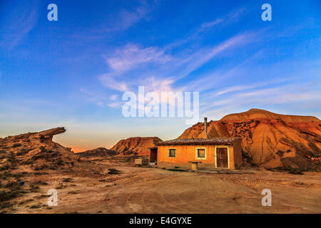 Ein kleines Haus im Bardenas Reales Nationalpark Stockfoto