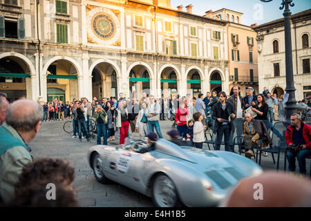 Porsche 550 Spyder von RS mit Jacky Ickx auf die Lenkung an Mille Miglia - klassischen Autorennen, Brescia, Italien 2014 Stockfoto