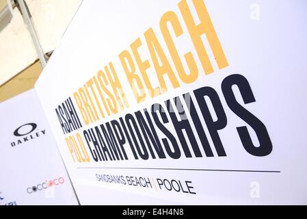 Sandbänke, Bournemouth, UK. 11. Juli 2014. 2014 Asahi British Beach Polo Championships Tag 1 Jul 11. Credit: Action Plus Sport Bilder/Alamy Live News Stockfoto