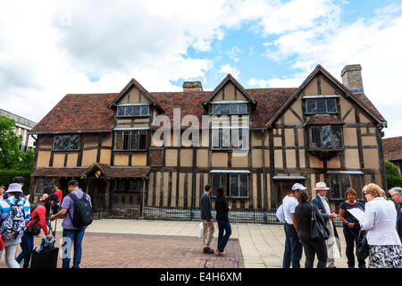 Der Haupteingang des Shakespeares Geburtsort. 16. Jahrhundert historischen Haus in Henley Street. Stratford-upon-Avon UK England Stockfoto