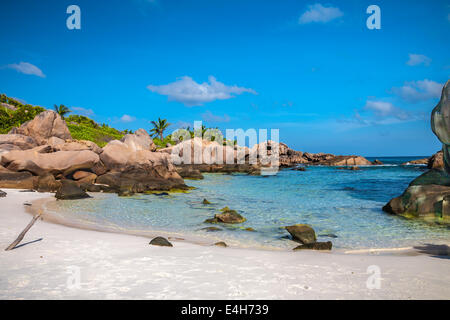 Atemberaubende Lagune mit kristallklarem Wasser Stockfoto