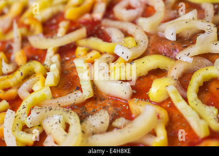 Altsteinzeit vegetarische frisch gebackene hausgemachte Pizza, Nahaufnahme Stockfoto