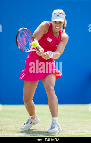 AEGON International 2014 - Damen Einzel Halbfinale. Angelique Kerber Deutschlands in Aktion spielen zwei übergeben Rückhand. Stockfoto