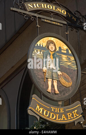 Mudlark, einem der alten Pubs Londons am Südufer der Themse Stockfoto