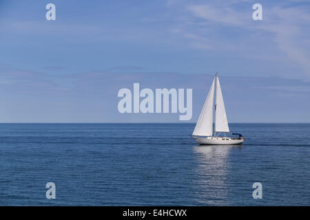 Boot auf einem See mit Textfreiraum Stockfoto