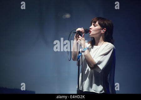 Glasgow Band Chvrches führen bei T in The Park Balado, Kinross, Schottland, Großbritannien. 11. Juli 2014.  Bildnachweis: Loraine Ross/Alamy Live-Nachrichten Stockfoto