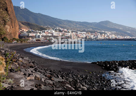 Stadtstrand Playa Bajamar und Santa Cruz De La Palma, die Hauptstadt der Insel La Palma, Kanarische Inseln, Spanien, Europa Stockfoto