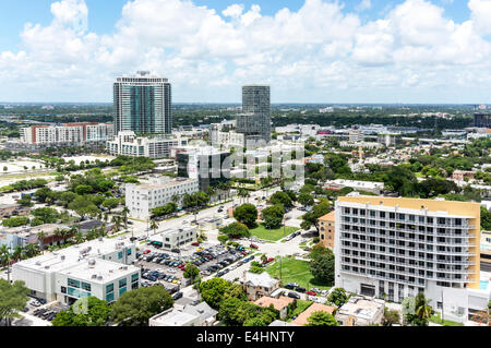 Luftaufnahme von Downtown Miami gesehen von einem der oberen Stockwerke des eine neue Eigentumswohnung-Hochhaus in Midtown Miami, Florida, USA Stockfoto