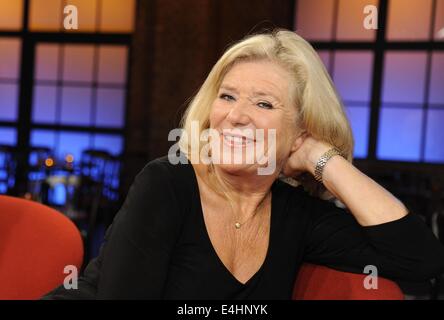 Schauspielerin Jutta Speidel als Gast bei der WDR-Talkshow "Koelner Treff" in Köln, Deutschland, 11. Juli 2014. Foto: Horst Galuschka/Dpa - kein Draht-Dienst- Stockfoto