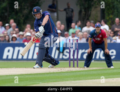 Colchester, Essex, England. 12. Juli 2014. NatWest T20 Blast, Essex und Kent Spitfires. Tom Westley in Aktion Kredit zu zucken: Action Plus Sport/Alamy Live News Stockfoto