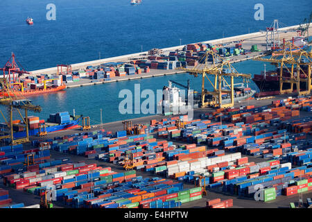 Hafen von Barcelona in Barcelona, Katalonien, Spanien, Ansicht von oben. Stockfoto