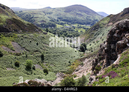 Subglaziales V-förmiges Tal des Sychnant Pass, Conwy Valley, Wales Stockfoto