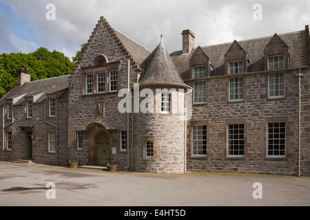 Beeindruckende Blair Atholl Dorf Hall Gebäude erbaut im traditionellen Stein Perth und Kinross schottischen Highlands schönen Juni Sommer Tag Wetter Stockfoto