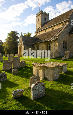 Swinbrook Kirchhof Oxfordshire, England Stockfoto