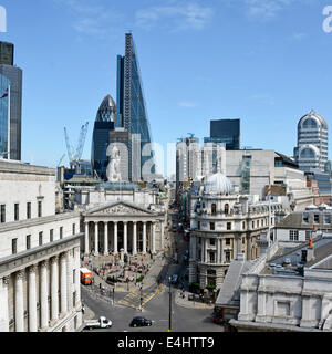 Teil der Londoner City Square Mile Bankenviertel skyline rund um die Bank Road Kreuzung alte und neue Wahrzeichen Gebäude England UK zentriert Stockfoto