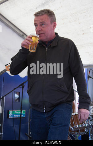 65. Jahrestag von Bar Italia in der Frith Street, Soho, London mit Suggs Stockfoto