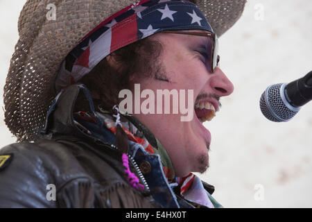 Adam Ant führt bei der 65-Jahr-Feier der Bar Italia in der Frith Street, Soho, London Stockfoto