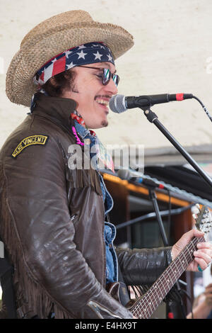 Adam Ant führt bei der 65-Jahr-Feier der Bar Italia in der Frith Street, Soho, London Stockfoto