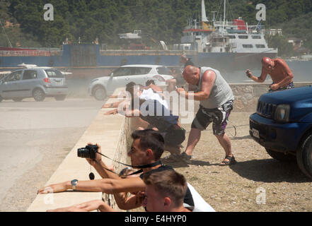 Explosion von Flugzeugen am Flughafen Skiathos Griechenland ausziehen Stockfoto