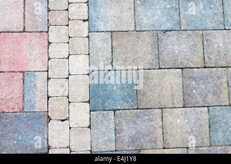 Drei verschiedene Ziegel paviers auf einer Terrasse. Stockfoto