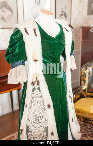 Samt und Hermelin Kleid aus den frühen 1900er Jahren. Stockfoto