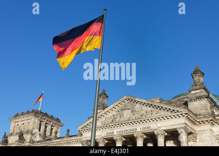 deutschen Reichstag an einem sonnigen Tag Stockfoto