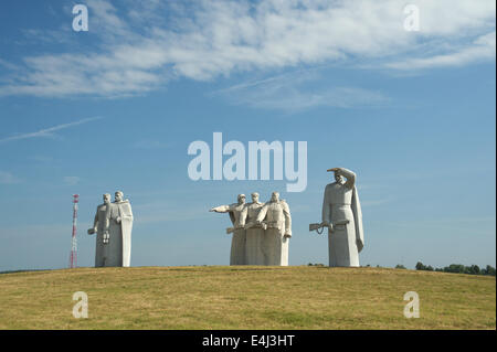 Moscow Region, Nelidovo Village, Russland. 12. Juli 2014. Denkmal von 28 Helden Panfilov.'' Dem Schlachtfeld '' ist ein einzigartige Festival, die darauf abzielen, die Erhaltung und die richtige Präsentation der Militärgeschichte von Russland und anderen Ländern. Während der Festival-Events sind entworfen, um das Kunststück des Sowjetvolkes im großen Vaterländischen Krieg Kredit zeigen: Anna Sergeeva/ZUMA Draht/Alamy Live News Stockfoto