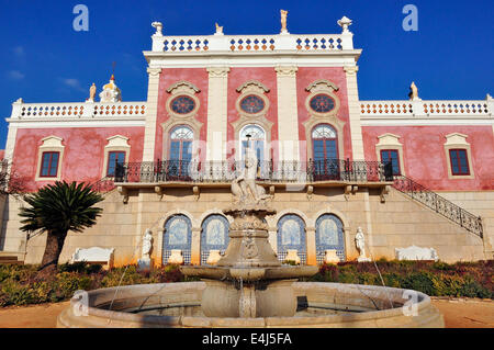 Estoi - 28.Januar: Estoi Palace wurde im späten 19. Jahrhundert erbaut und ist das beste Beispiel des Rokoko-Architektur in den Dist Stockfoto