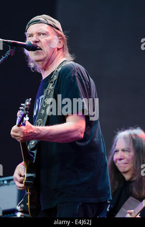 London, UK. 12. Juli 2014. Neil Young und Crazy Horse Spielen Britische Sommerzeit Hyde Park. Personen im Bild: Neil Young. Bild von Julie Edwards/Alamy Live-Nachrichten Stockfoto