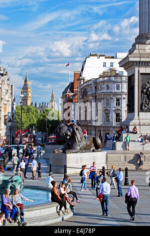 Blick auf den Trafalgar Square, Big Ben in Ferne, City of Westminster, London, England, Vereinigtes Königreich zeigen Stockfoto