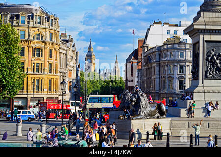 Blick auf den Trafalgar Square, Big Ben in Ferne, City of Westminster, London, England, Vereinigtes Königreich zeigen Stockfoto