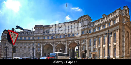 Admiralty Arch und auf dem Trafalgar Square Stockfoto