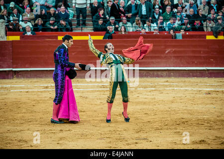 Valencia, Spanien. 16. März 2014. Spanischer Stierkämpfer JUAN JOSE PADILLA feiert das Ende des Stierkampfes in der Stierkampfarena Plaza Toros de Valencia während der Fallas Festival 2014. Ein paar tausend Zuschauern gab Juan Jose Padilla ein Held empfangen in der Plaza de Toros von Valencia während die Fallas. Padilla trägt eine Augenklappe, gewinnt den Spitznamen "The Pirate", da er von einem Stier im Jahr 2011 schwer verletzt wurde. © Matthias Oesterle/ZUMA Wire/ZUMAPRESS.com/Alamy Live-Nachrichten Stockfoto