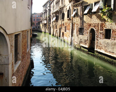 Kanal und alte Häuser in Venedig, Italien Stockfoto