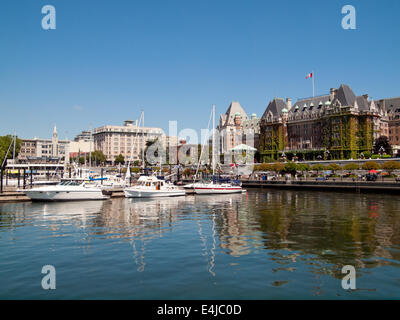 Ein Sommer-Blick der schönen Inner Harbour, Fairmont Empress Hotel und die Innenstadt von Victoria, British Columbia, Kanada. Stockfoto