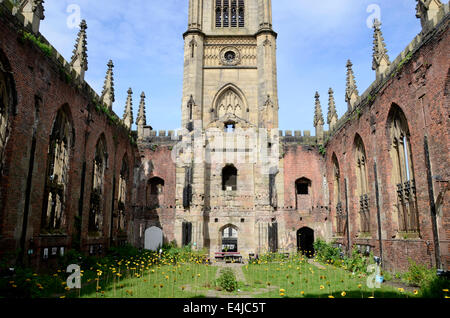 Kirche von St. Luke auch bekannt als die Bombed Kirche nach Schäden im zweiten Weltkrieg Bombardierung erlitten. Liverpool England Stockfoto