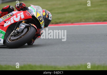 Hohenstein-Ernstthal, Deutschland. 13. Juli 2014. Germa MotoGP-Fahrer Stefan Bradl von LCR Honda Team während des deutschen Motorrad Grand Prix auf dem Sachsenring in Hohenstein-Ernstthal, Deutschland, 13. Juli 2014. Foto: Jan Woitas/Dpa/Alamy Live News Stockfoto