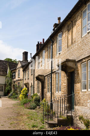 Lacock in Wiltshire England UK das George Inn und Hütten ein malerisches Dorf Stockfoto