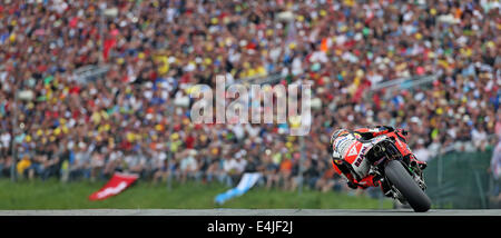 Hohenstein-Ernstthal, Deutschland. 13. Juli 2014. Deutsch-MotoGP-Fahrer Stefan Bradl von LCR Honda Team während des deutschen Motorrad Grand Prix auf dem Sachsenring in Hohenstein-Ernstthal, Deutschland, 13. Juli 2014. Foto: Jan Woitas/Dpa/Alamy Live News Stockfoto