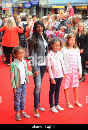 London, UK. 13. Juli 2014. Sinnita besucht "Pudsey The Dog: Filmpremiere" bei der VUE Leciester Square Credit: Ferdaus Shamim/ZUMA Draht/Alamy Live News Stockfoto