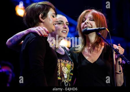 Lugano-Schweiz. 11. Juli 2014. Der irische Singer-Songwriter SINEAD O'CONNOR live am Piazza Della Riforma während der "Estival Jazz Lugano 2014" Credit führt: Rodolfo weitertransferiert/Alamy Live News Stockfoto