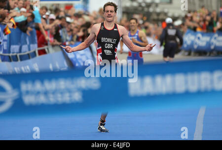 Hamburg, Deutschland. 13. Juli 2014. Briten Alistair Brownlee Thriathlon World Championships-Turnierserie professionelle Rennen in Hamburg, Germany, 13. Juli 2014. Foto: Axel Heimken/Dpa/Alamy Live News Stockfoto