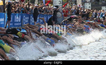 Hamburg, Deutschland. 13. Juli 2014. Der Thriathlon World Championships-Turnierserie professionelle Rennen in Hamburg, Germany, 13. Juli 2014. Foto: Axel Heimken/Dpa/Alamy Live News Stockfoto