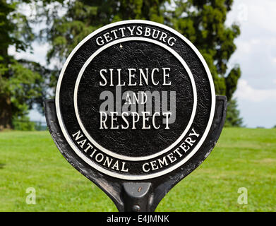 Ersuchenden Stille Zeichen und Respekt auf dem Nationalfriedhof Soldatenräte, Nationalpark Militiary Gettysburg, Pennsylvania, USA Stockfoto