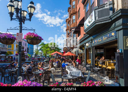 Restaurants auf DePasquale Square off Atwells Avenue, Federal Hill District, Providence, Rhode Island, USA Stockfoto