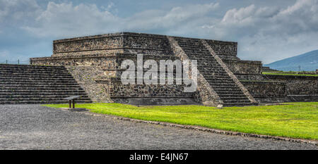 Pyramiden von Teotihuacan, Mexiko, einmal von den Azteken verehrt. Stockfoto