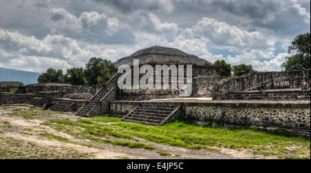 Pyramiden von Teotihuacan, Mexiko, einmal von den Azteken verehrt. Stockfoto